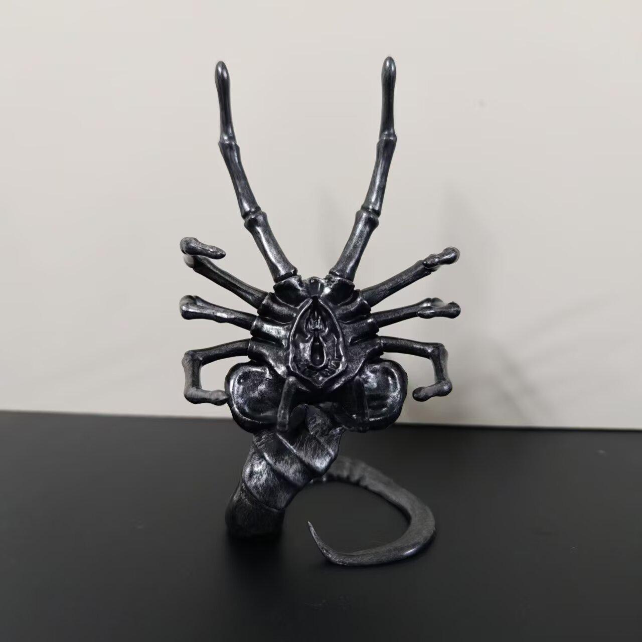 3D Printed Alien/Xenomorph Statue Facehugger Mobile Phone Stand for Desktop Decor Boys Gift Collectible Toy Figure