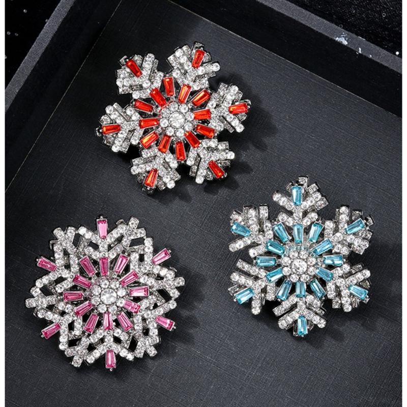 Elegant 3D Rotating Snowflake Brooch For Formal Event And Holiday Parties Crafted From Sturdy Alloy Material