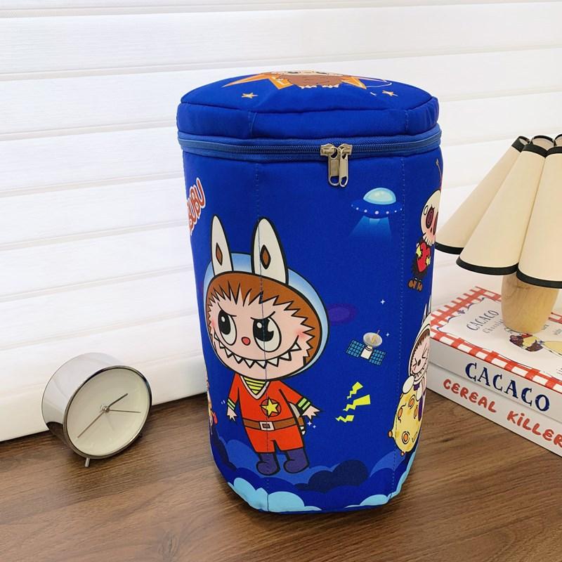 

Labubu Школьная сумка Милое мультяшное ведро для хранения Выйти поиграть Сумка для перекуса Мужской и женский рюкзак Сумка для бадминтона синий