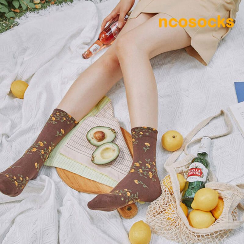 FSN117_Twisted Flower Women s Socks ivory