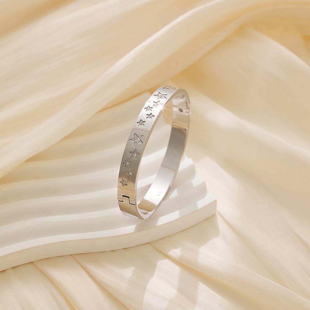 Gold Stainless Steel Bracelet with Zirconia-Inlaid Star Clasp