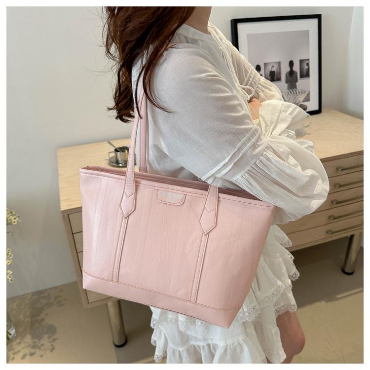

Versatile large-capacity commuter bag women s 2025 new trendy fashion Korean tote bag premium foreign shoulder bag розовый