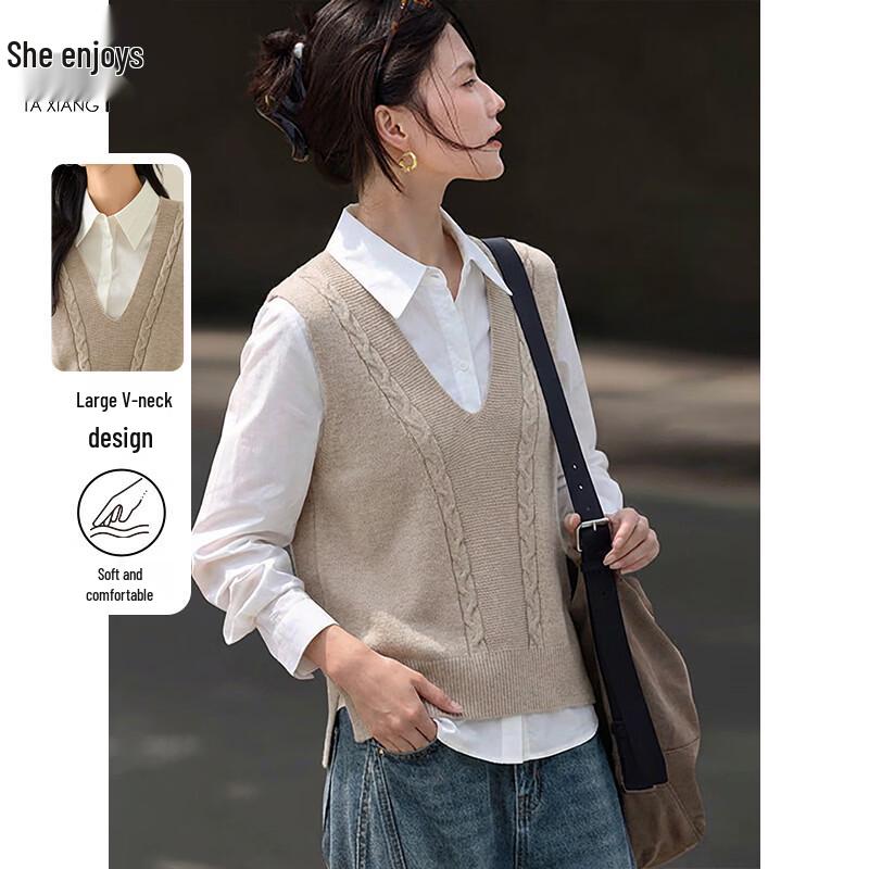 Women s V-Neck Cable Knit Vest M