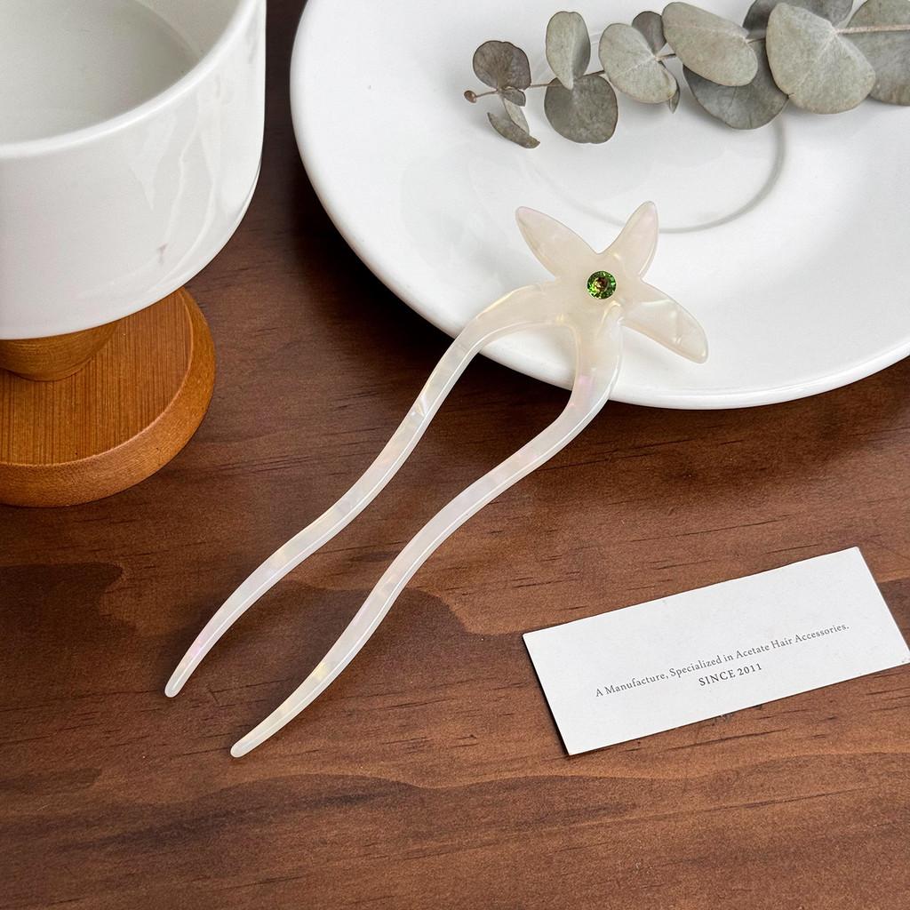 Elegant fjärilshårnål gjord av acetat med pärlinläggning Snygg U-formad hårpinne
