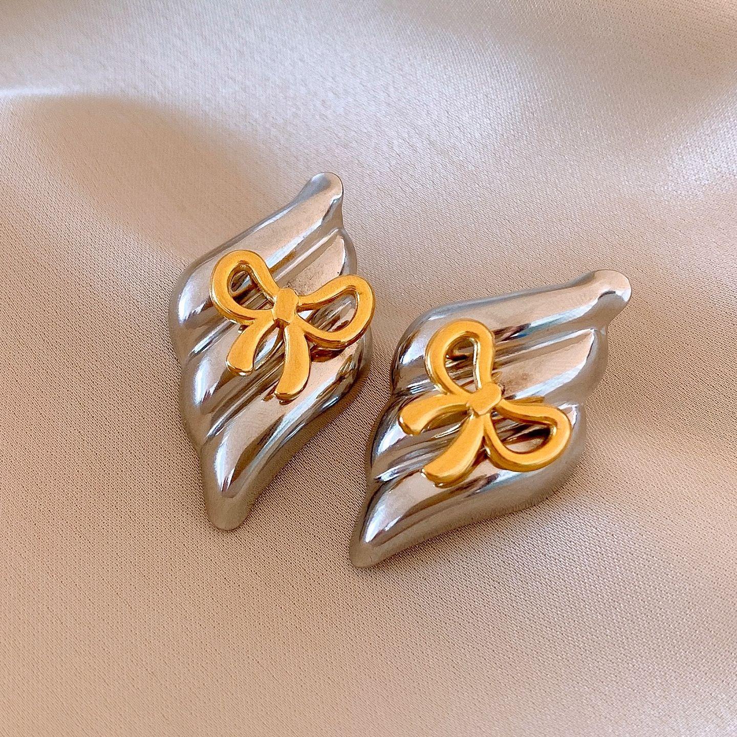 Stainless steel rhombus pattern bow earrings stud earrings European and American fashion earrings