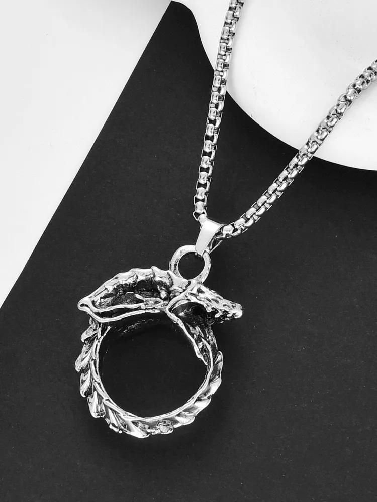 A chain pendant "cobra biting its own tail" necklace pendant suitable for daily wear and gift giving