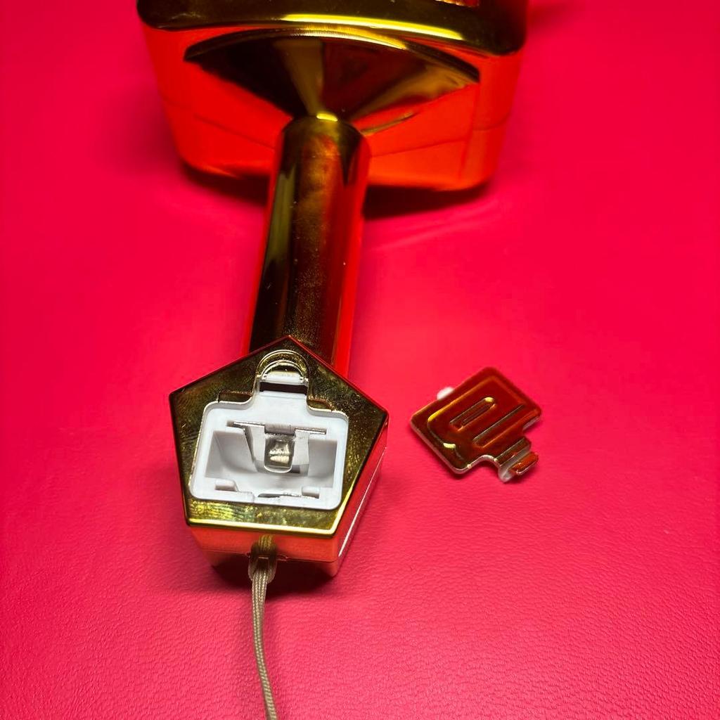 [USED] BIGBANG 10th Anniversary Gold Light Stick 0.TO.10