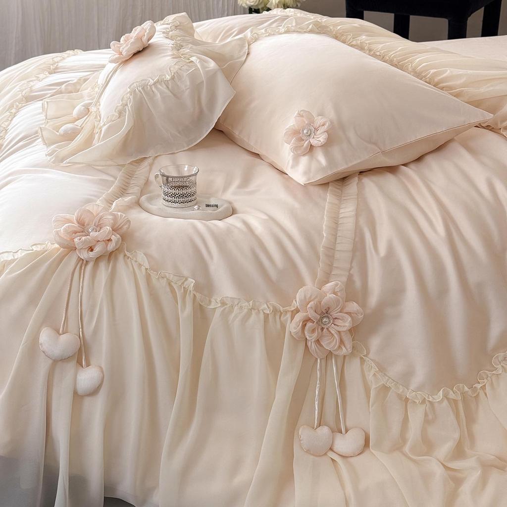 Prinzessinnen-Stil Bestickter Spitzenbesatz Reines Baumwoll-Vierteiliges Bettwäsche-Set mit 3D-Blumen.