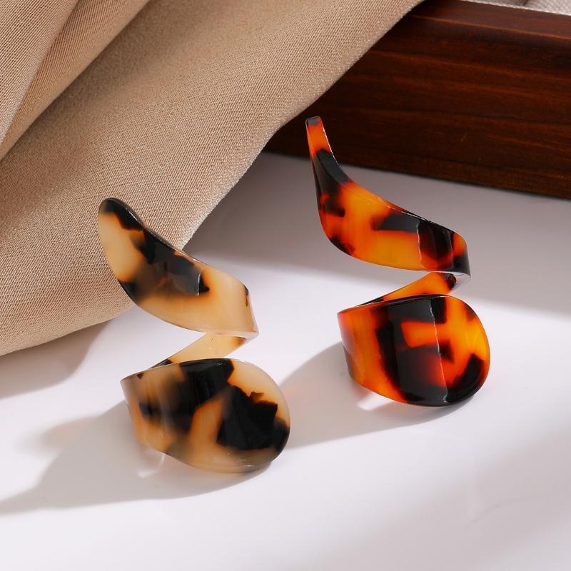 Flexible Fit Brown Leopard Pattern Acrylic Geometric Ring Lightweight Comfortable Statement Jewelry Accessory