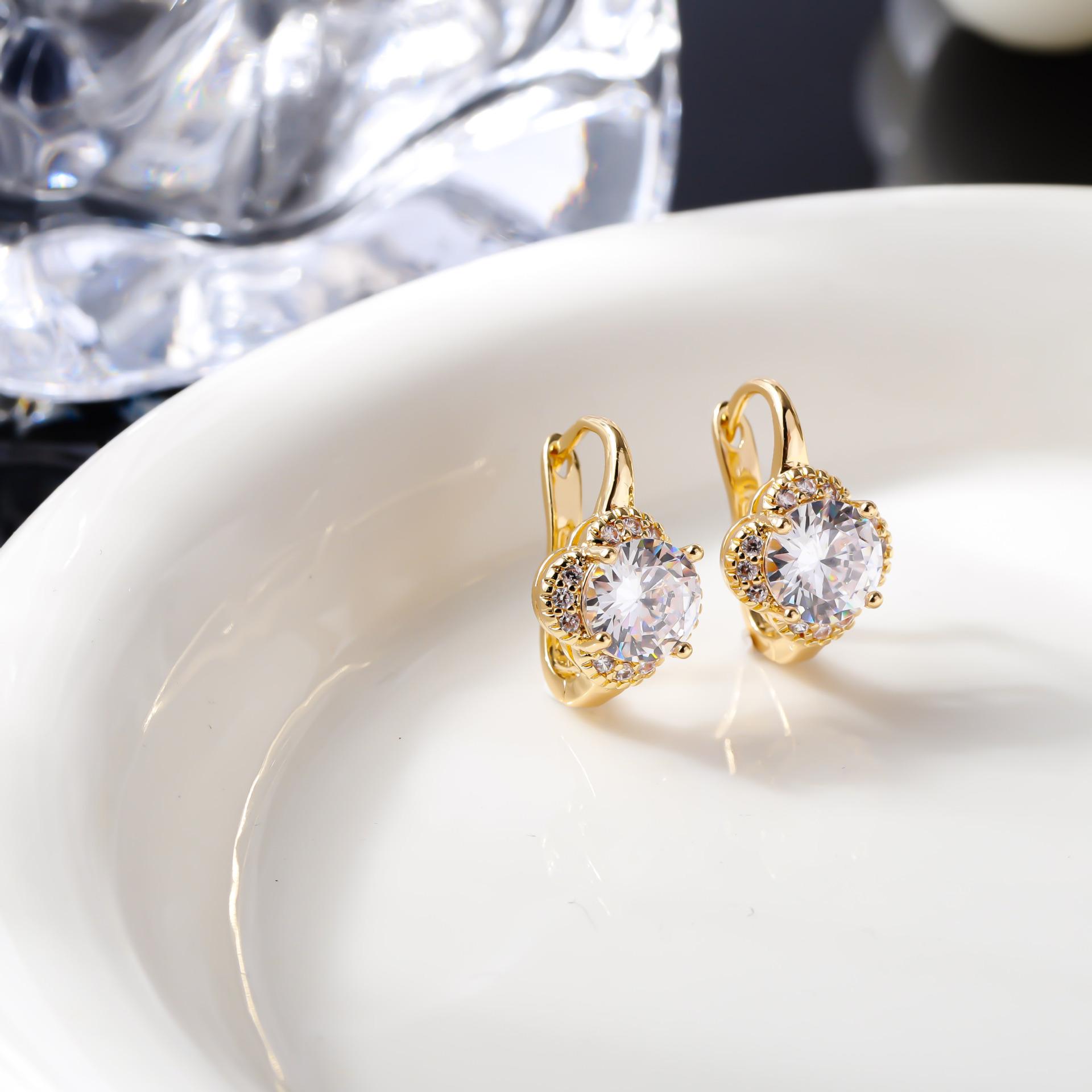 Korean Luxury Zircon Flower Ear Cuff: Stylish, Personalized Jewelry for Women