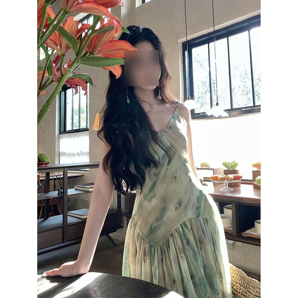 Green High-end Suspender Dress for Girls and Girls In Summer, New High-end Temperament, Waist Pinch and Thin Printed Long Skirt
