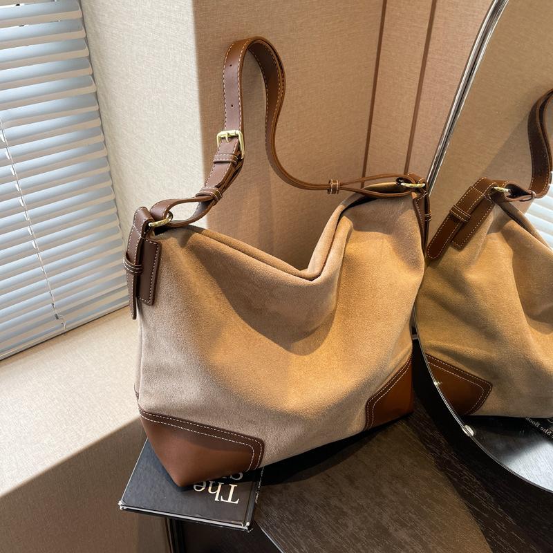 Dámska taška tote 2025 nová taška dámska veľkokapacitné semišové tašky sú populárne tašky cez rameno tento rok