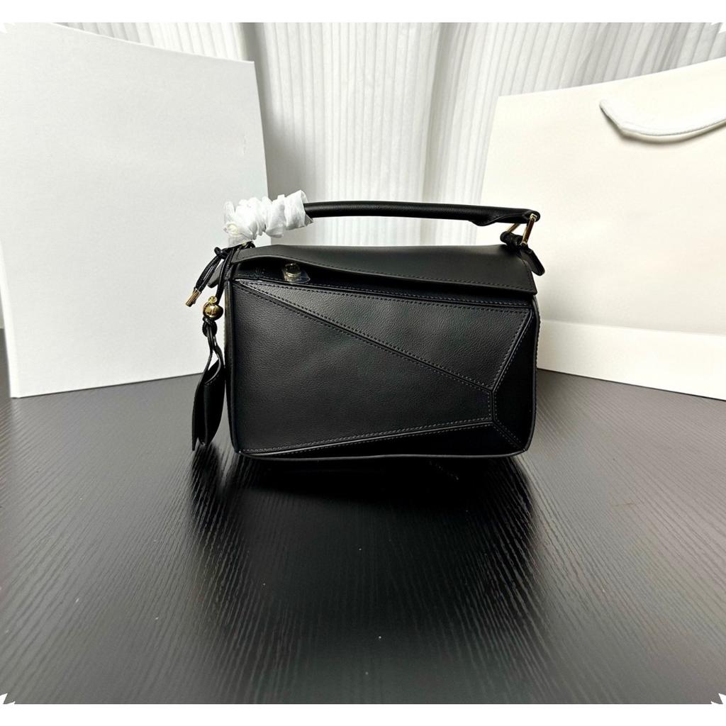 Version haute couture Luo Jia nouveau sac pendentif géométrique puzzle assemblage irrégulier sac coussin sac bandoulière portable en cuir