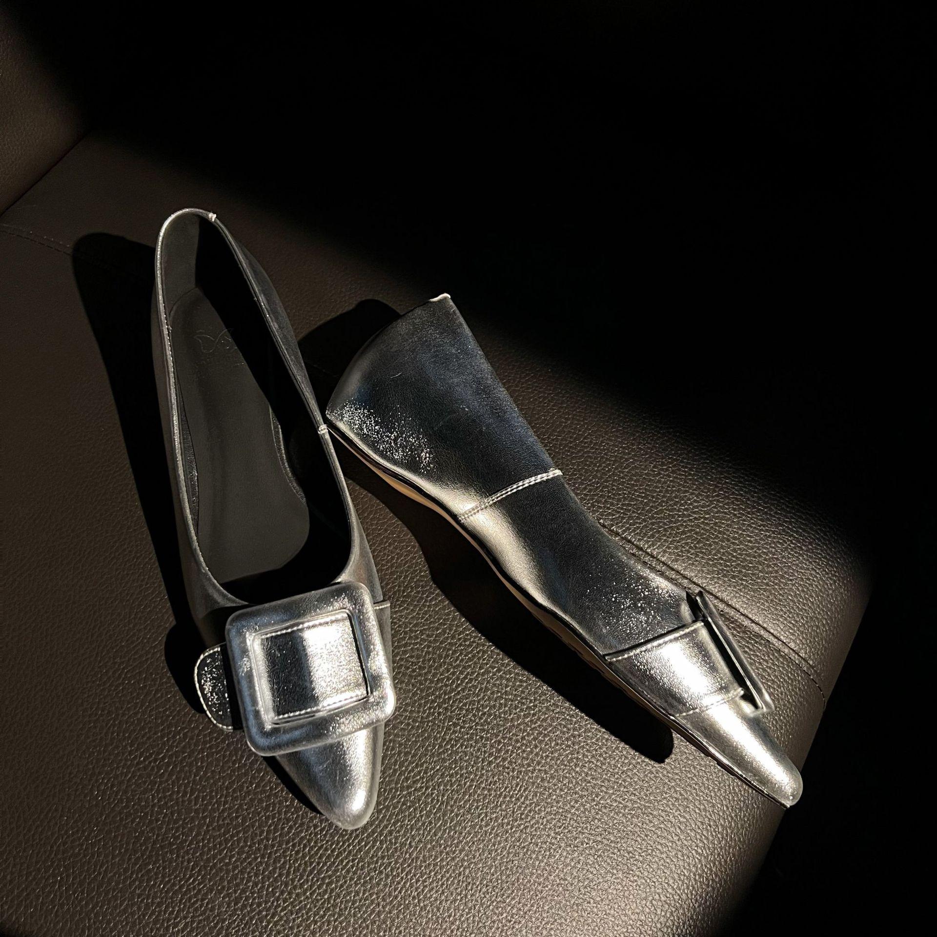 

2025 spring and summer new models with skirts, low heels, inner height increase, shallow mouth, pointed head, square buckle, French temperament, fai 40 серебряный