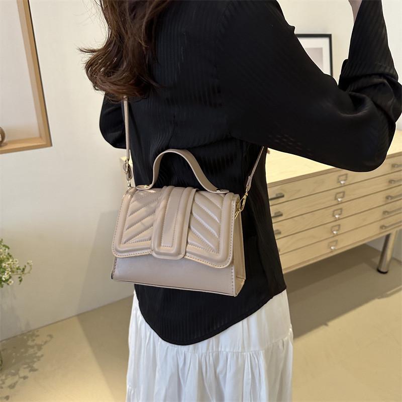 2024 New Style Spring Shoulder Bag Chic Chain Crossbody Bag Simple Personality Handbag Women's Bag