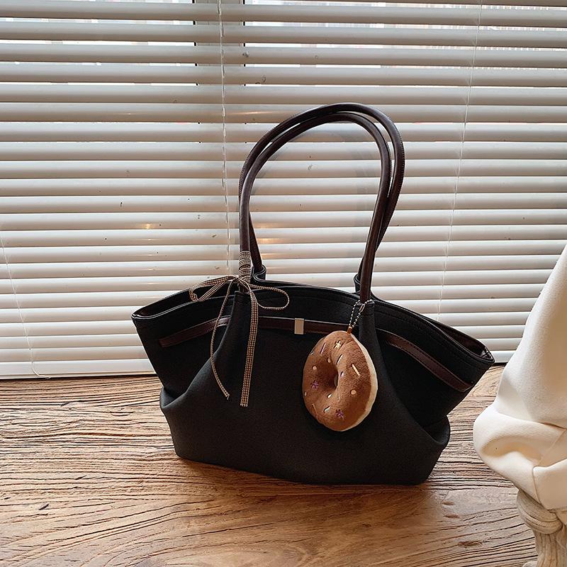Large Capacity Pleated Bag Women's Autumn and Winter 2025 New Retro Niche Design Shoulder Underarm Bag Commuter Tote Bag