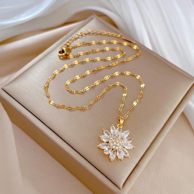 Luxury Zircon Sunflower Pendant Necklace for Women Gold Color Metal Full Zircon Sunflower Necklace Couple Wedding Jewelry