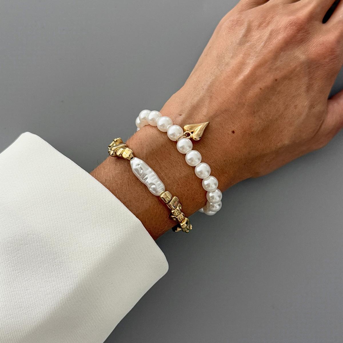 

SHIXIN 2Pcs/Set Elegant Imitation Pearl Bracelet for Women Bohemian Elastic Rope Chain Bracelet with Heart Pendant Jewelry Gift