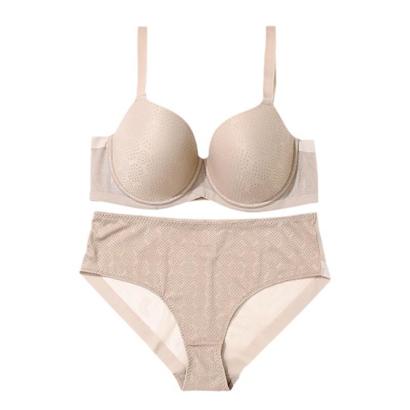 Large Breasts Make You Look Smaller and Prevent Sagging Plus-size Gathered Breathable Full-cup Bra Set with Light and Comfortable Panties.