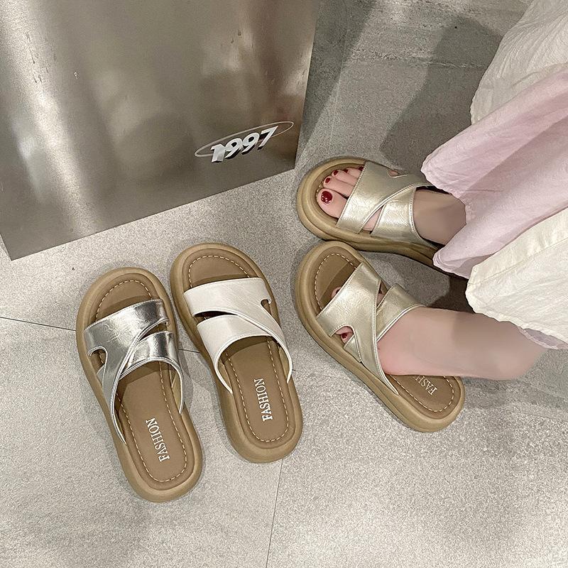 thick-soled high-heeled cool slippers for women's summer wear, new fashion beach shoes, European and American fashion soft-soled non-slip one-word dra