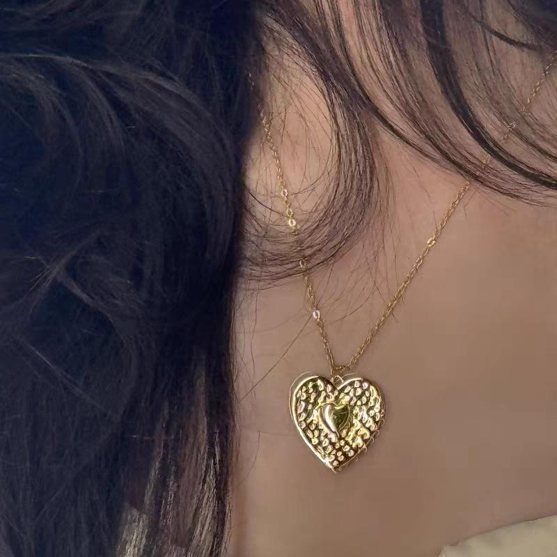 Gold Heart Necklace - Korean Fever Style, Light Luxury Clavicle Chain with Layered Peach Heart Pendant