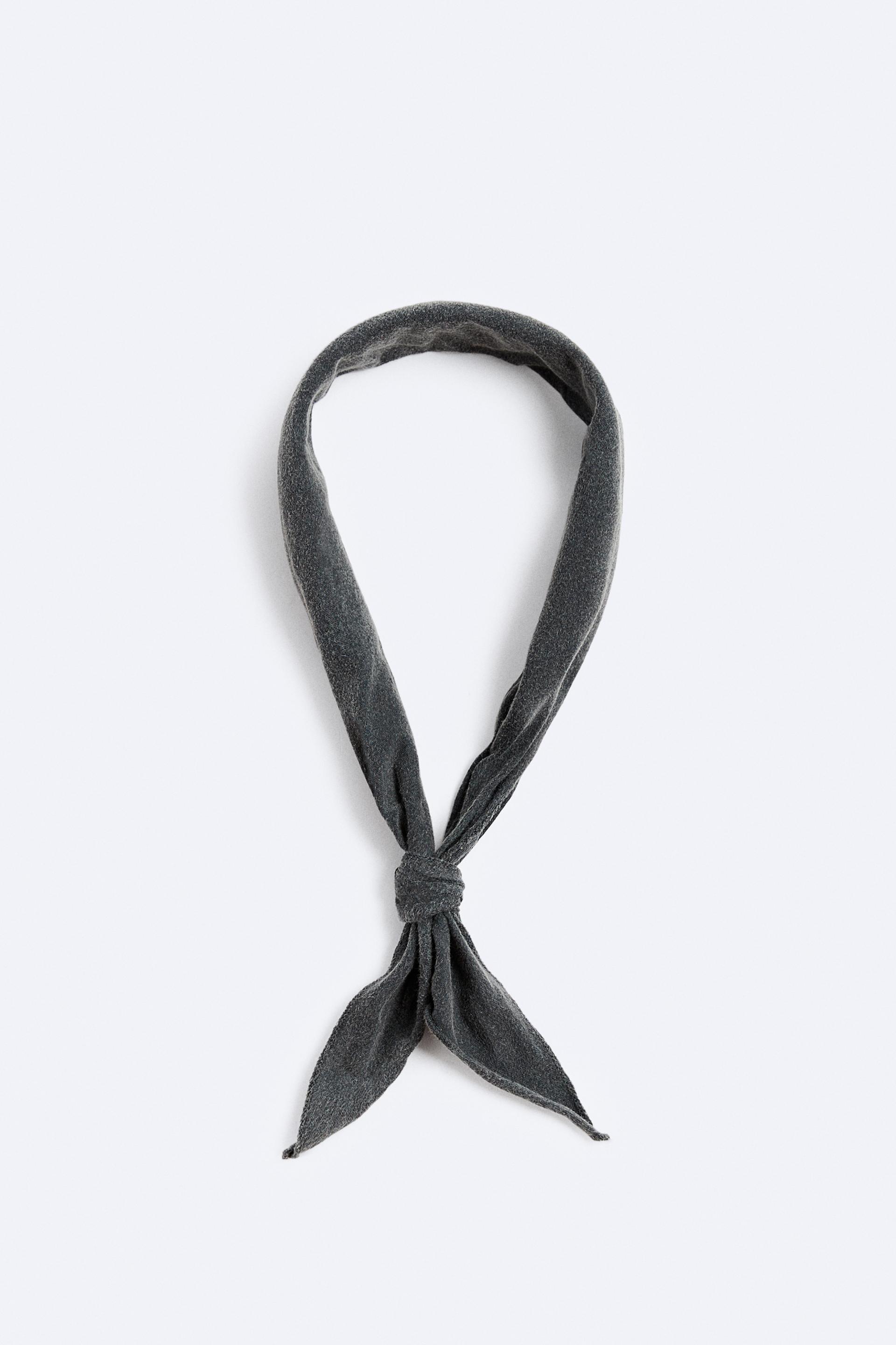 

БАНДАНА С ВЫТЯЖЕННЫМ ЭФФЕКТОМ