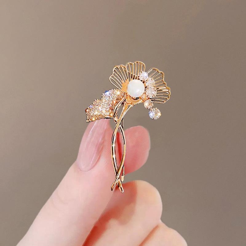 Elegante Schmetterlingsbrosche mit Perle – Damen-Modeschmuck-Anstecknadel von hoher Qualität