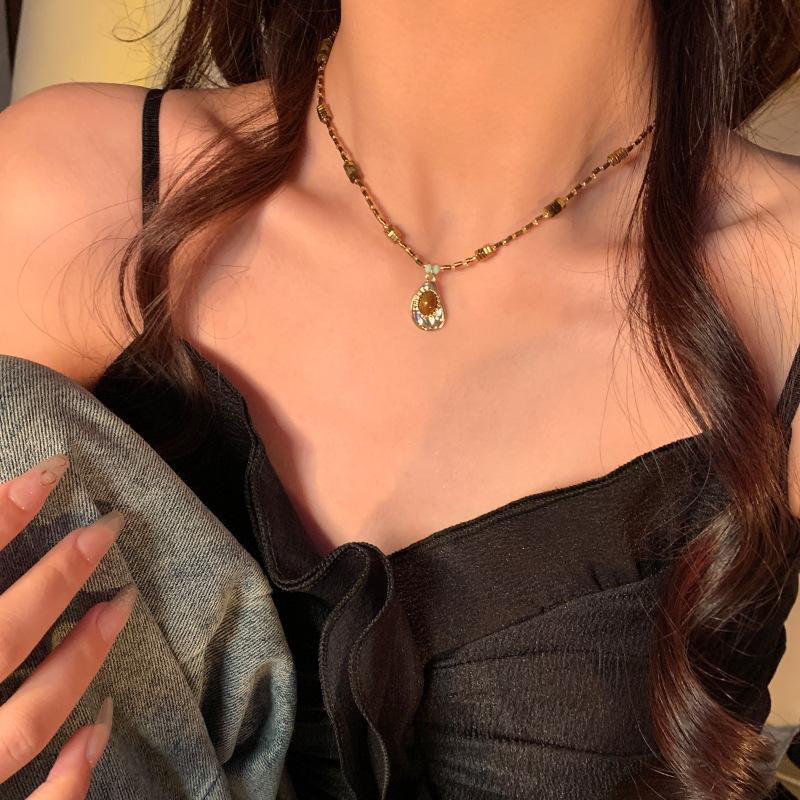 Maillard imitation tiger's eye stone pendant necklace women's retro sweet cool collarbone chain personalized accessories
