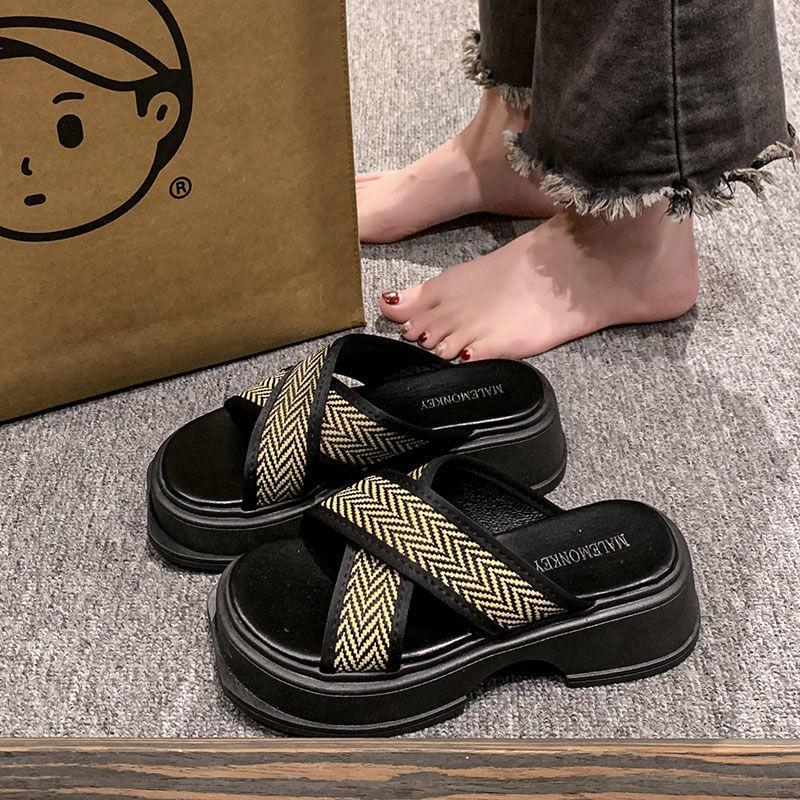 Cool slippers women's summer new outer wear fashion one-word drag platform trend cross casual beach sandals