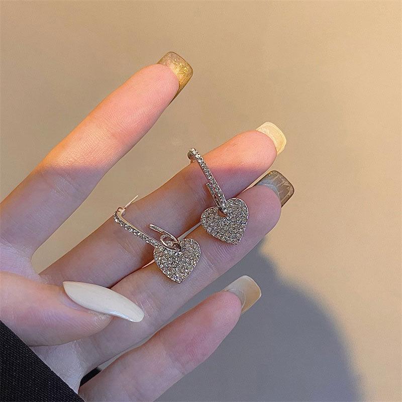 

Heart Full Diamond Earrings Women s Inlaid Niche High-end Cold Wind Minimalist Design Personality Elegant Classic Casual Daily Accessories