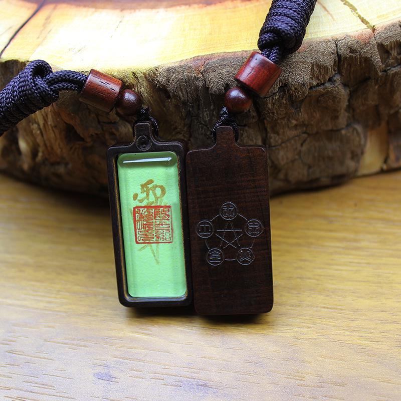 

Подвеска из расписанного вручную дерева ююбы, пораженного молнией, с дизайном пяти элементов и восьми триграмм