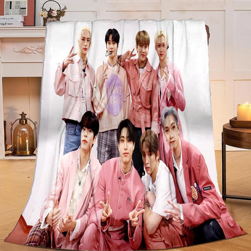 1PC K-pop Group Poses Flannel Blanket Gift, Suitable for Both Men And Women, Soft Ideal for Beds And Sofa, Birthday Or Christmas Gift