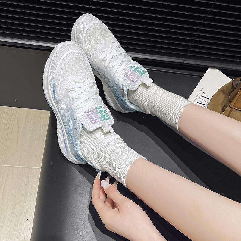 Breathable summer soft-soled lightweight women's shoes running versatile shock-absorbing mesh sports shoes large size travel shoes