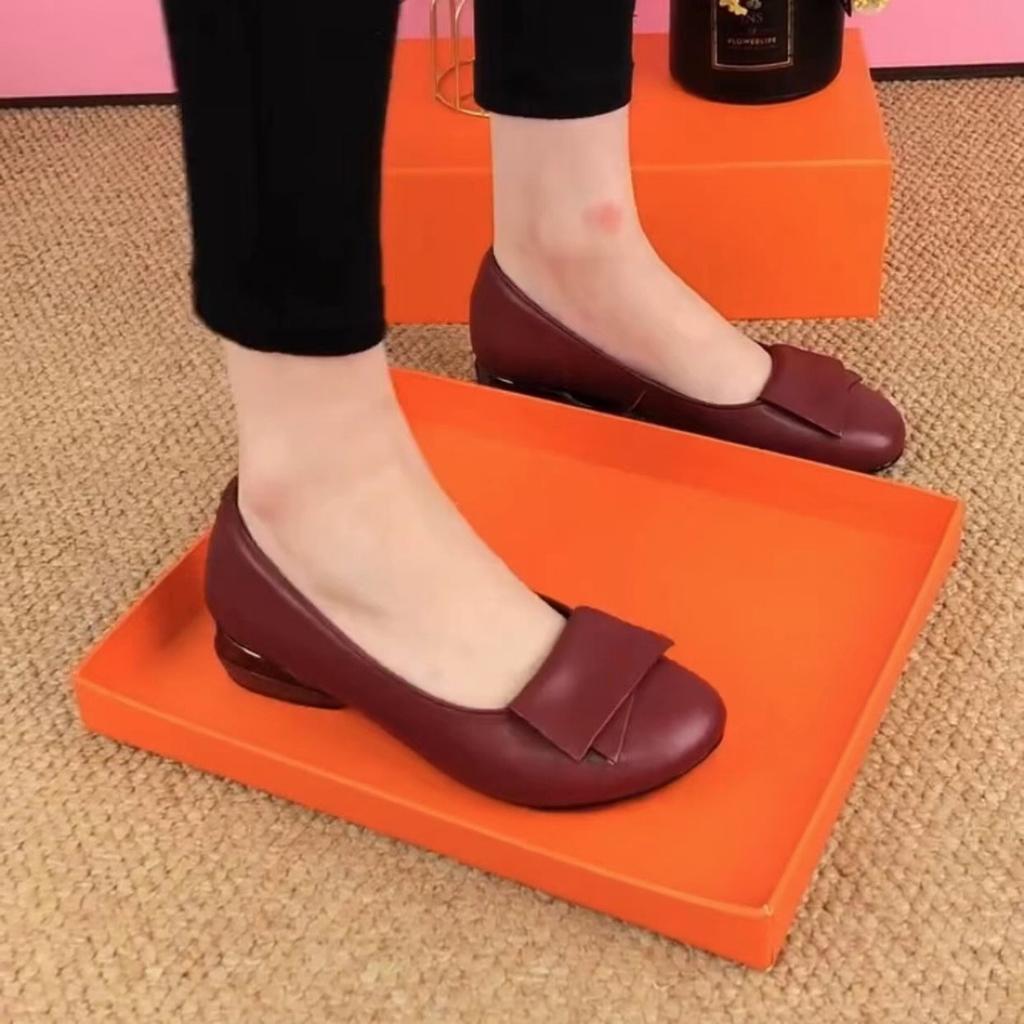 Round head shallow mouth flat heel soft leather spring and autumn women's shoes soft sole mother shoes women's flat sole leather shoes fashion