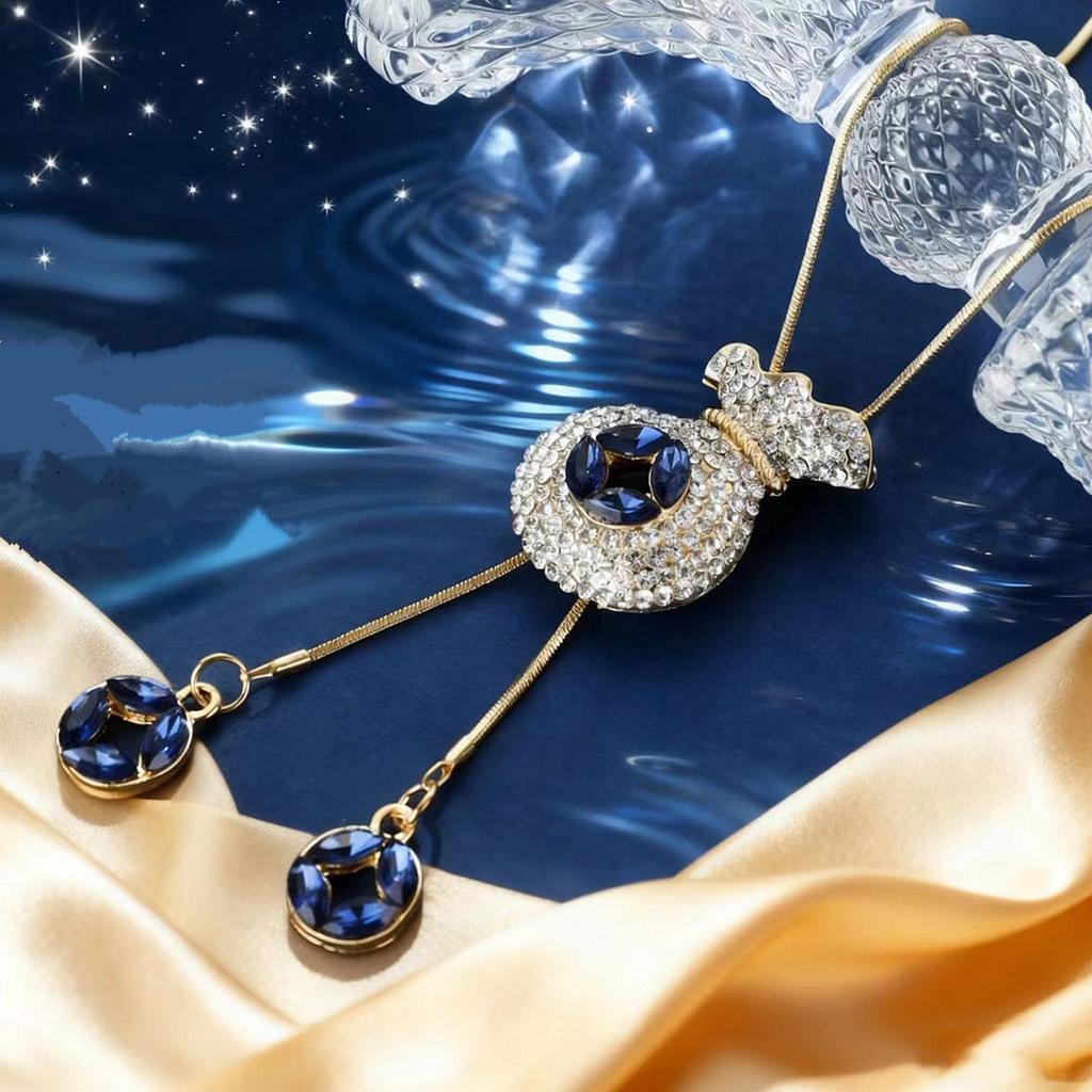 Blue Diamond Lucky Necklace: Adjustable, Luxe Sweater Chain for Women - Trendy & Versatile for Autumn/Winter