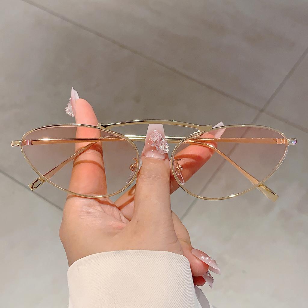 New Fashion Triangle Decor Sunglasses Women Cat Eye Trends Shades Sun Glasses Luxury Metal Beach Sunglasses