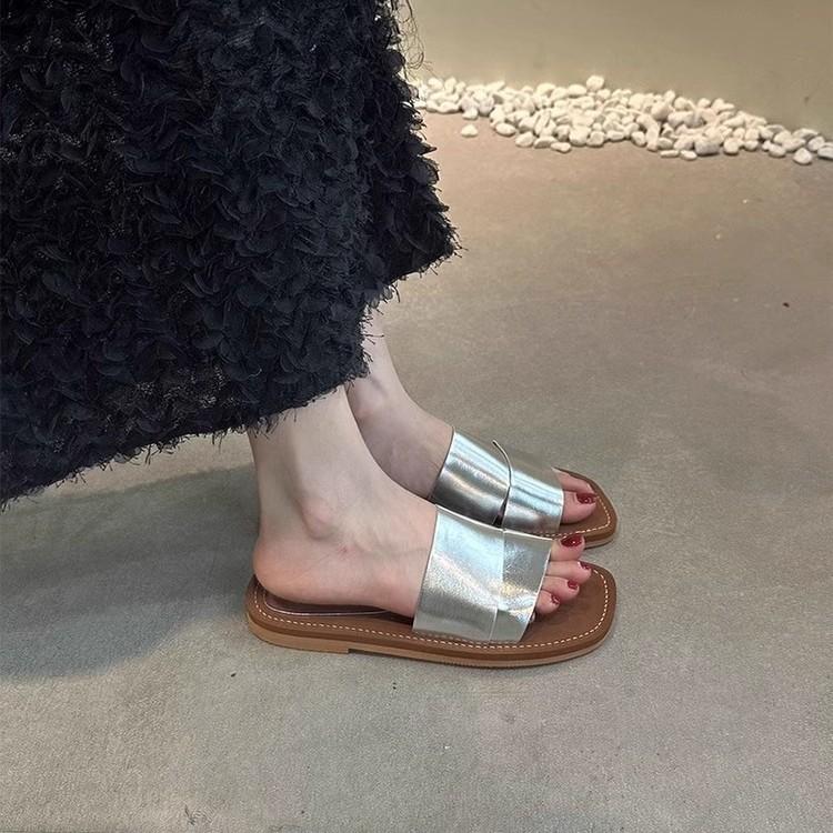 Niche design sense retro square head open-toed flat-bottomed slippers female summer wear fairy wind seaside vacation beach sandals