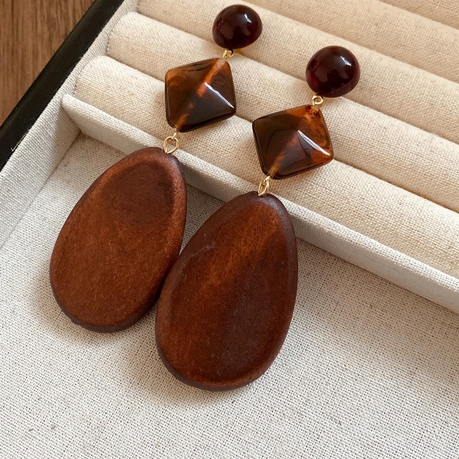 Silver needle wooden bead oval pendant earrings Maillard retro personality temperament earrings niche fashion versatile earrings