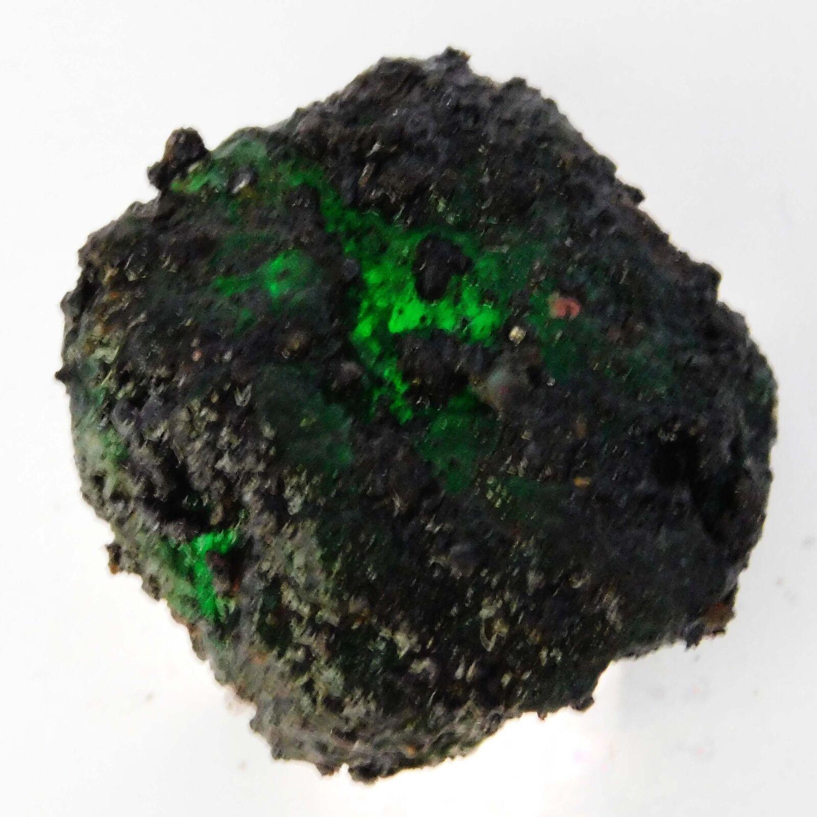 

Natural Green Emerald Rough Uncut 109.13 Ct CERTIFIED Loose Gemstone For Gift 29.4 mm Approx. зелений