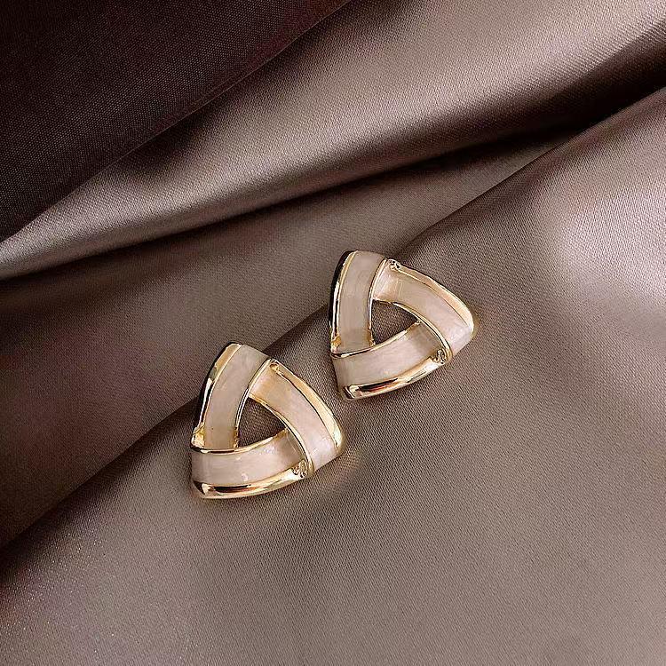 Earrings 2025: Trendy Round Face-Slimming Minimalist Studs - Versatile Korean Style for Influencers