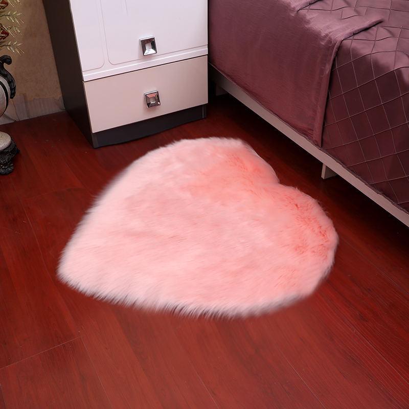 Imitation Australian Wool Heart-Shaped Carpet Plush Cushion