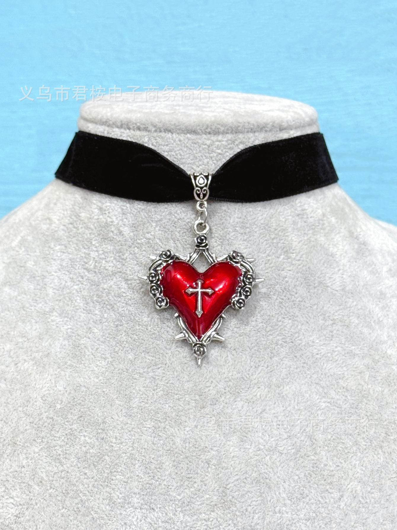 

Personality Gothic Sliver Color Liquid Metal Rose Lacework Big Red Heart-shaped Pendant Velvet Necklace Choker for Women Jewelry
