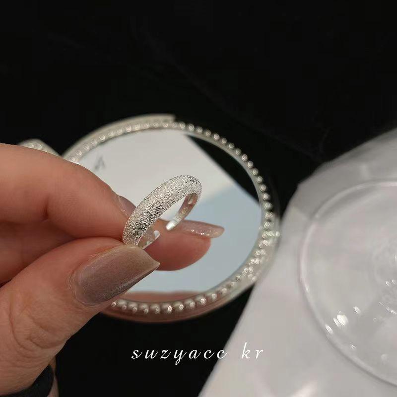 Inel Stea cu Cinci Colțuri pentru Femei - Lux Lejer, Design Coreean High-End, Bandă Argintie pentru Degetul Arătător, Perfect pentru Studente.