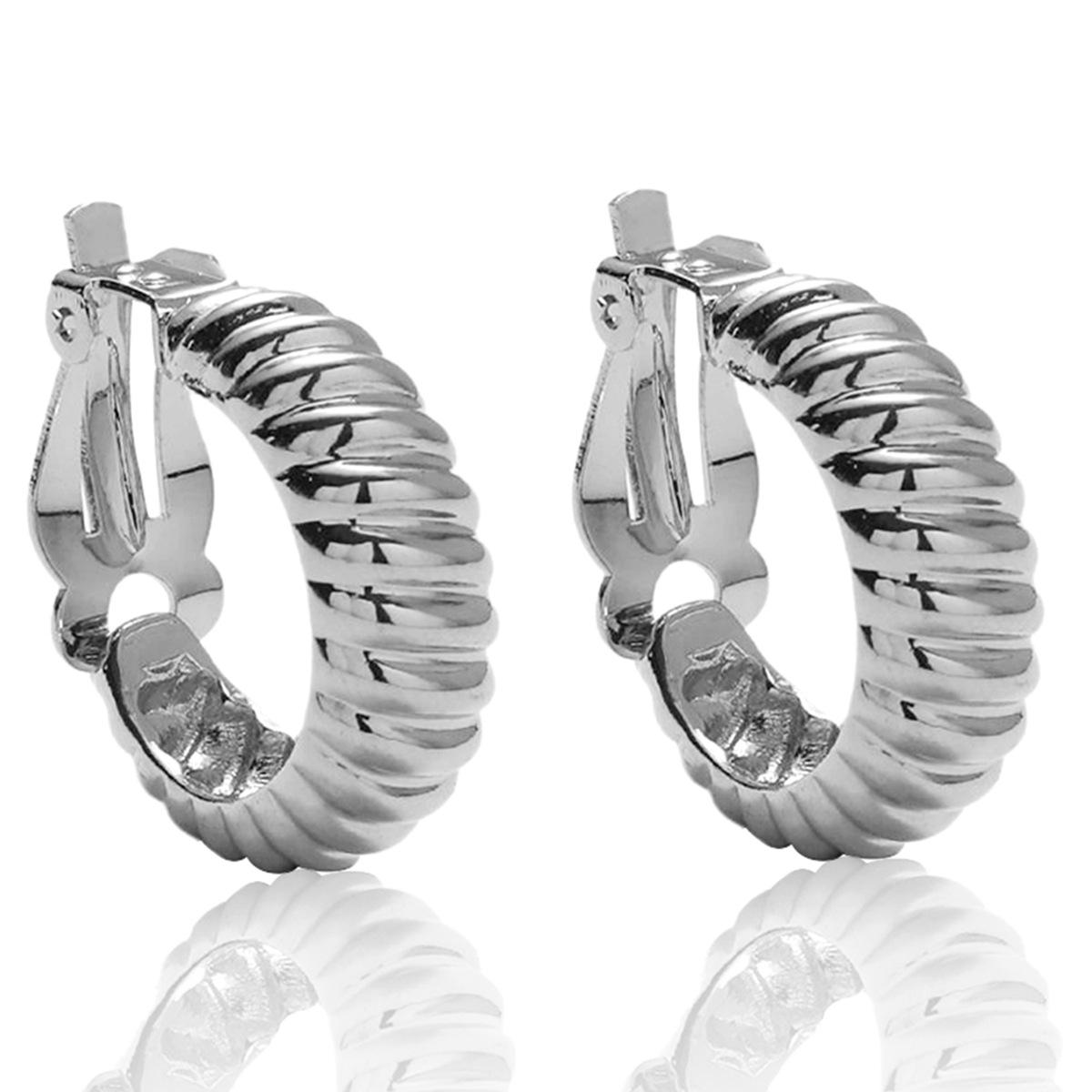 

Преувеличенные серьги с темпераментом Золотые Серьги с чувством зрелости Инс Холодный ветер Простые металлические капли Плиссированные жемчужные серьги-цветы