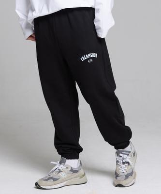 Partea de jos – Pantaloni de trening și colanți