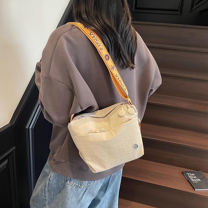 Today's Niche Popular Small Bag Women's New Summer Casual Simple Shoulder Messenger Bag Dumpling Bag