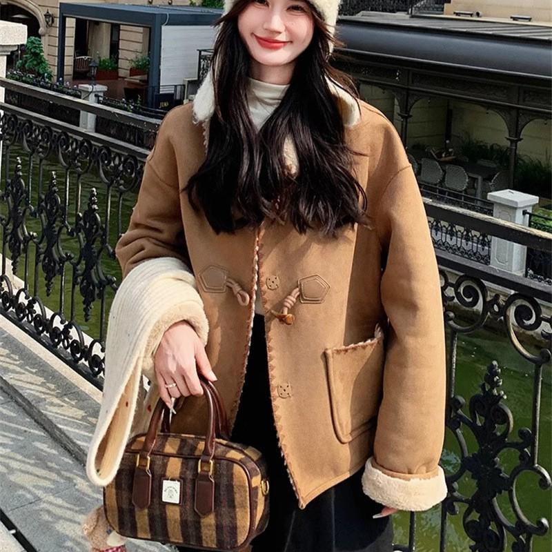 Womens Short Faux Suede Coat With Horn Buttons Sherpa Lining Loose Fit Winter Outerwear Petite