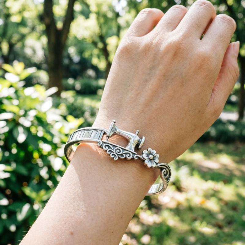 Sewing Machine Cuff Bracelet Adjustable Open Alloy Bangle with Tape Measure Scroll Detail Gift Jewelry for Sewing Lovers
