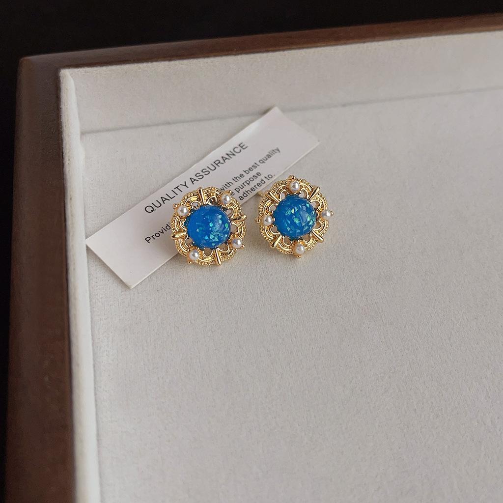 Maillard Coffee Color Amber Earrings Women's Autumn and Winter High-end Commuter Style Earrings Light Luxury Niche Design Earrings