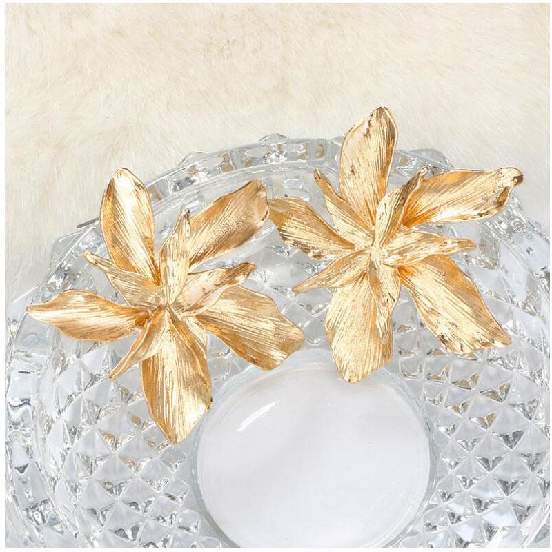 New Vintage Metal Golden Color Flower Big Earrings For Women Fashion Floral Statement Earrings Jewelry Gift
